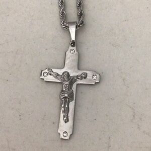 XMAS TIME Stainless steel crucifix w/ chain. Great gift for anyone or you!
